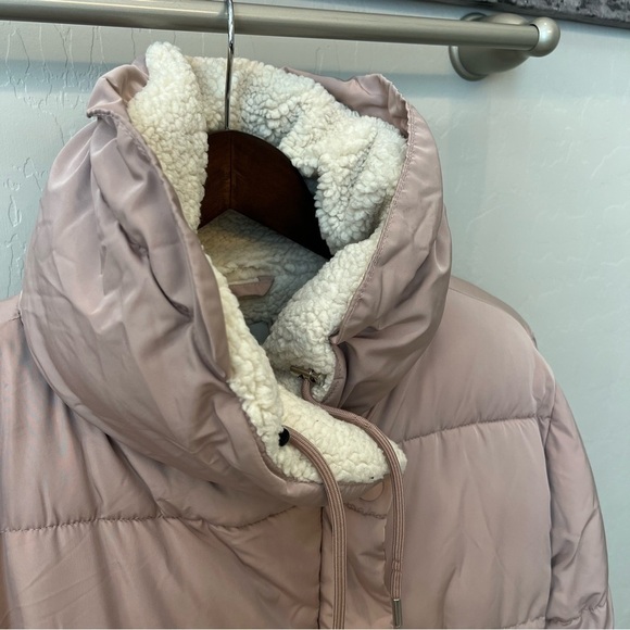 HOT DEAL! BDG sherpa lining puffer jacket, blush pink, cropped, size S - Picture 12 of 17